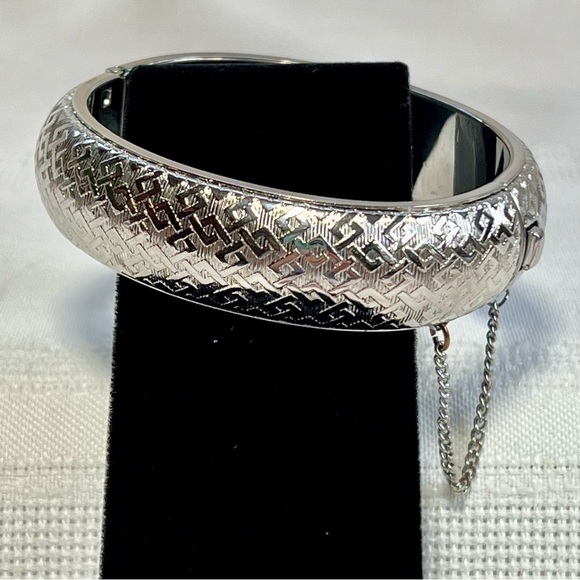 Silver Tone Hinged Bangle Bracelet Safety Chain VTG EUC - Picture 5 of 9